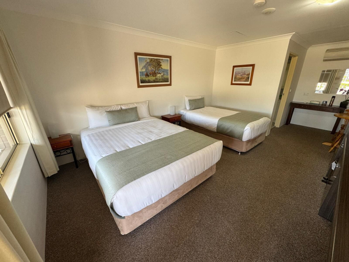 Bedroom 2, Marulan Motor Inn, Goulburn Mulwaree Bal
