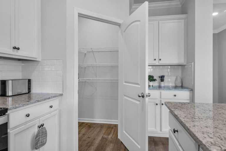 Private kitchen 5, Charming 4br Ranch-style Home Corner Lot 4 Bedroom Home, Madison