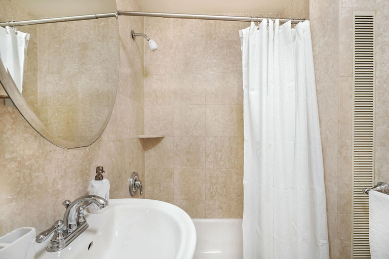 Room 2, 73-201 New 1BR 1bth UWS Doorman Gym, New York