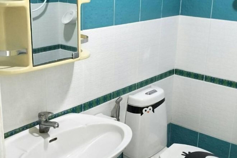 Bathroom 2, Ocean Room, Bangkok Noi