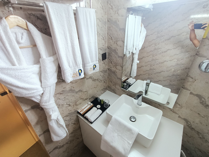 Room 3, The Peace Palace Luxury Hotel, Sun Amgonj