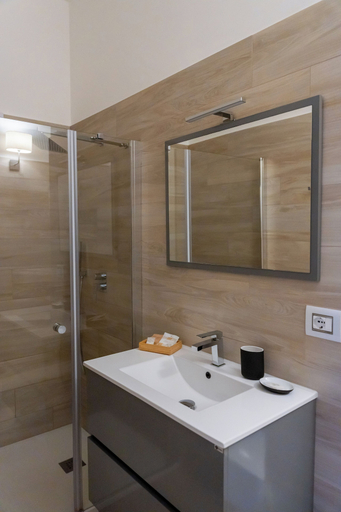 Bathroom 5, HOTEL THE GARDEN, Taranto
