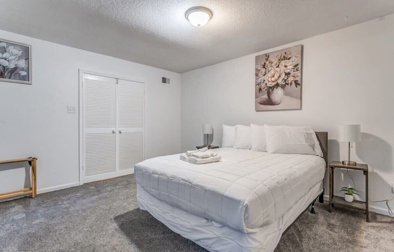 Room 3, Fox Hunt Hideaway, Shelby