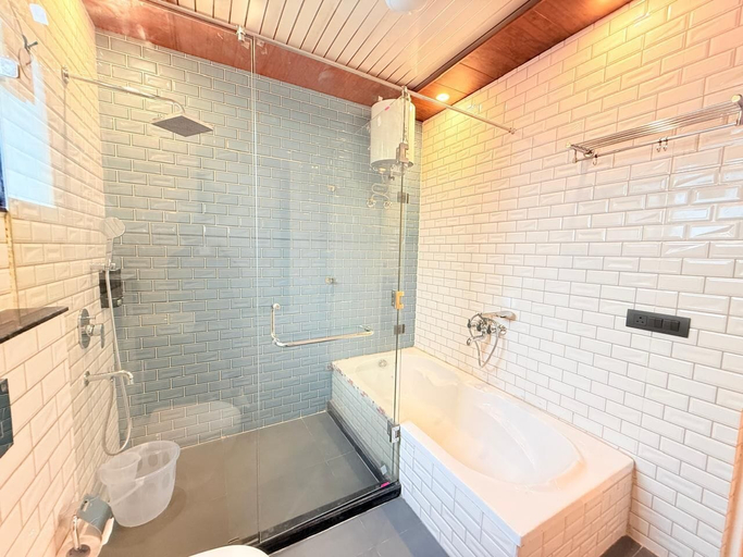 Bathroom 3, Rasa Boutique Stay, Gautam Buddha Nagar
