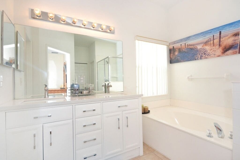 Bathroom 2, Lakeside Villa 5 Bedroom Home, Polk