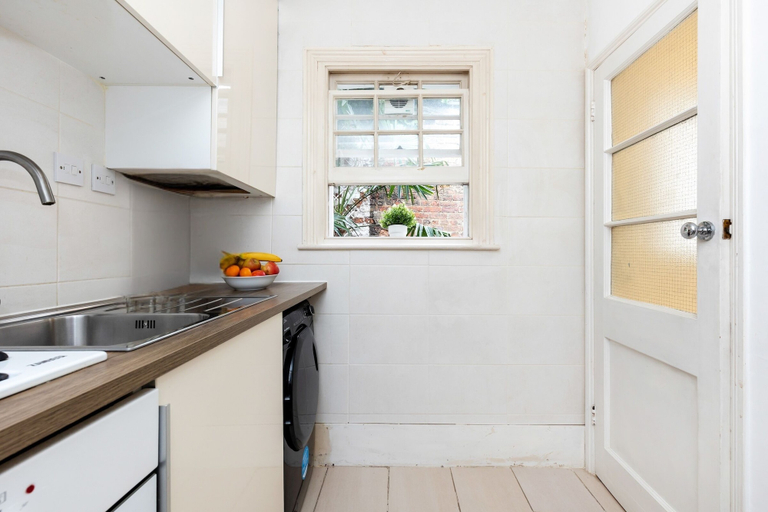 Private kitchen 2, Prime 1BR near Regents Park & Zoo, London