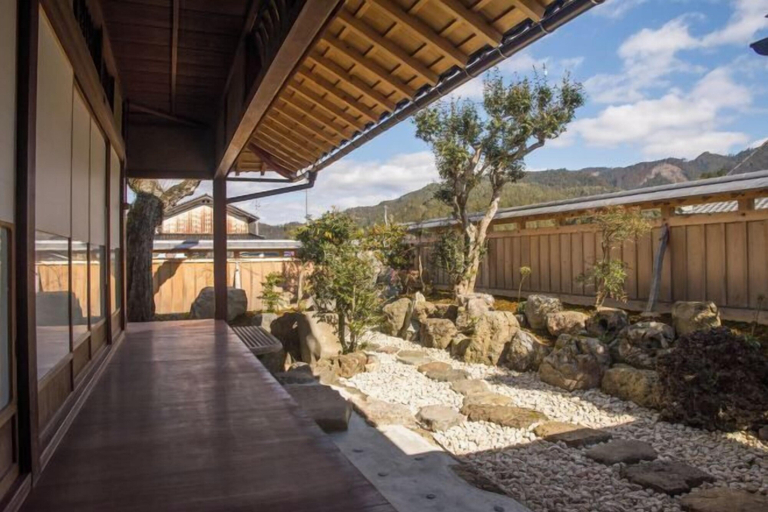Exterior 5, tehen -roots stay-, Kyoto