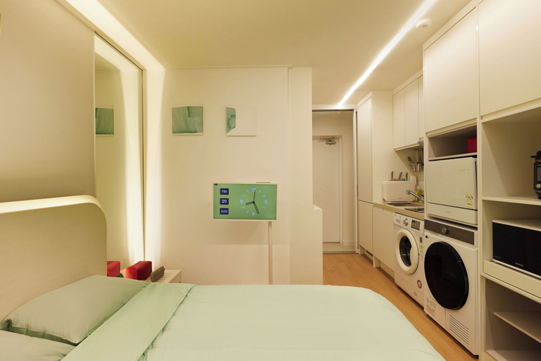 Room 4, StayLink, Jung