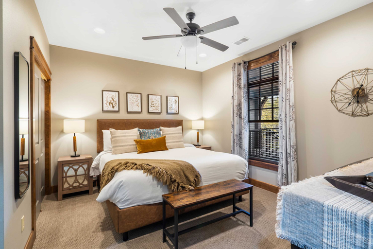 Bedroom 2, Penthouse 7 on Taneycomo - Chic Waterfront Condo!, Taney