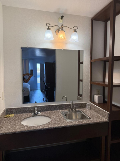 Room 3, Rodeway Inn & Suites Rancho Cordova - Folsom, Sacramento