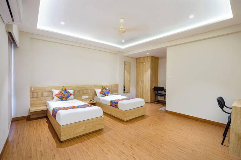 Room 5, Fabhotel White Pearl, Indore