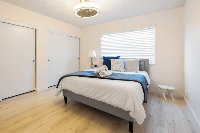 Room 3, 5 Bedroom Home With Firepit, San Diego