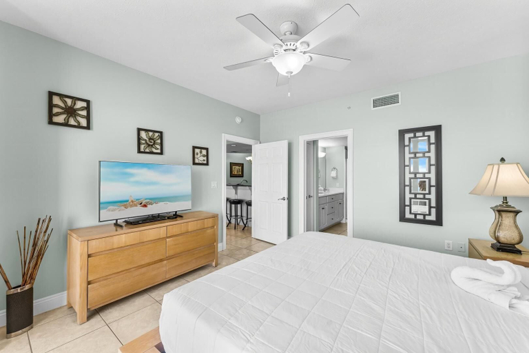Bedroom 2, Treasure Island 1102, Bay