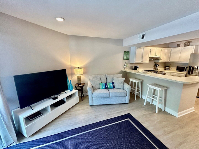Living area 5, Sealoft 4 2 Bedroom Home by RedAwning, Horry