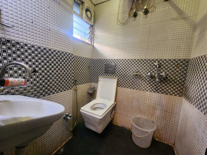 Bathroom 4, Hotel Orchid Plaza, Kolkata