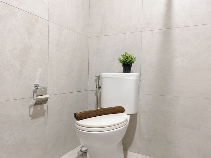 Bathroom 4, Cozy And Modern Studio Room Apartment Pollux Chadstone, Cikarang