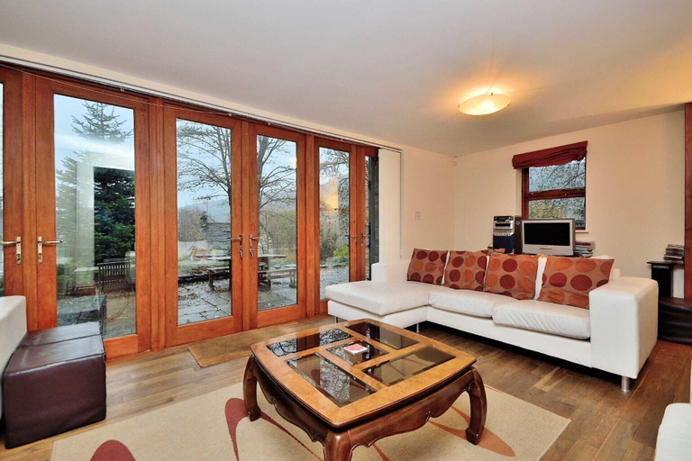 Living area 2, Betws Y Coed Holiday Home by Guestz, Conwy