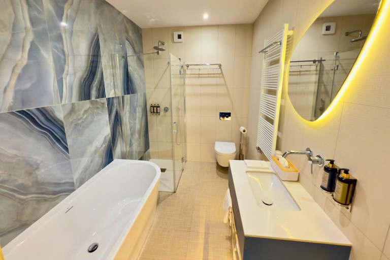 Bathroom 4, Hotel Zhong Hua, Sopot
