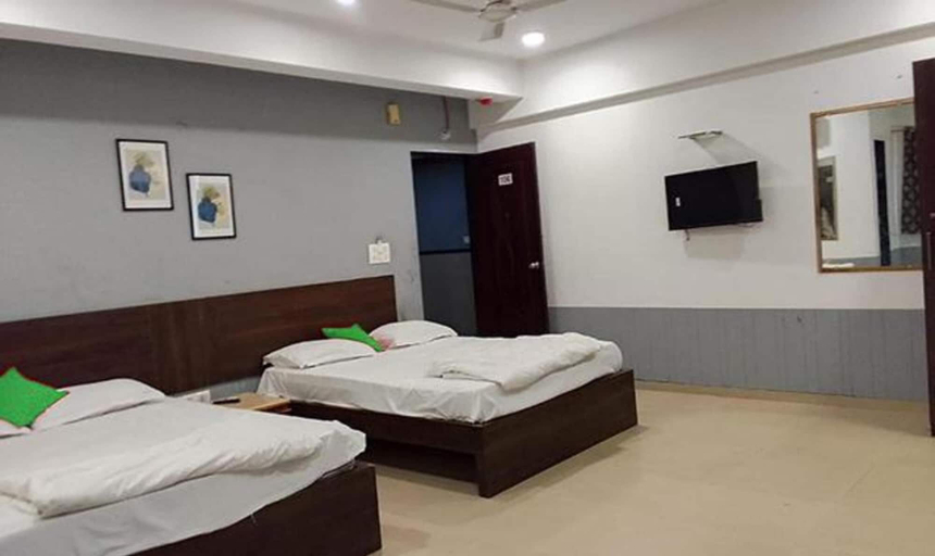 Room 3, Fabhotel Infinity Rooms & Banquet, Surat