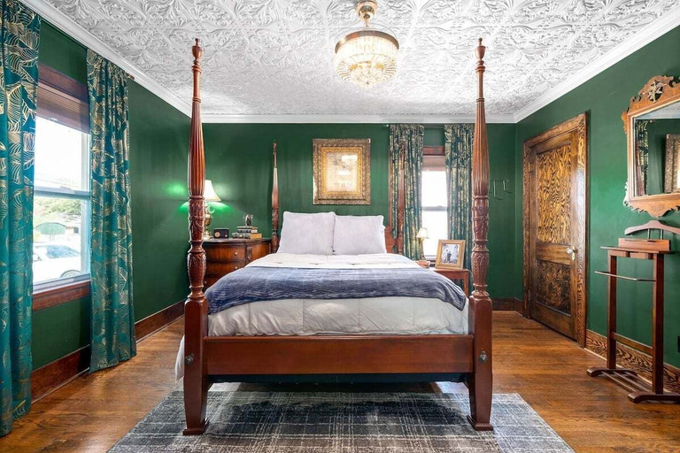 Room 3, Old Clarksville House - Secret Bar, Montgomery