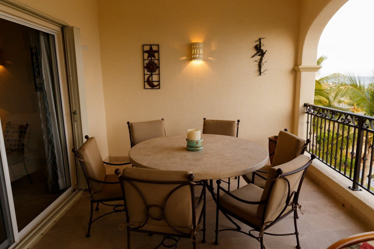 Outdoor dining, Las Mañanitas LM F4404, La Paz