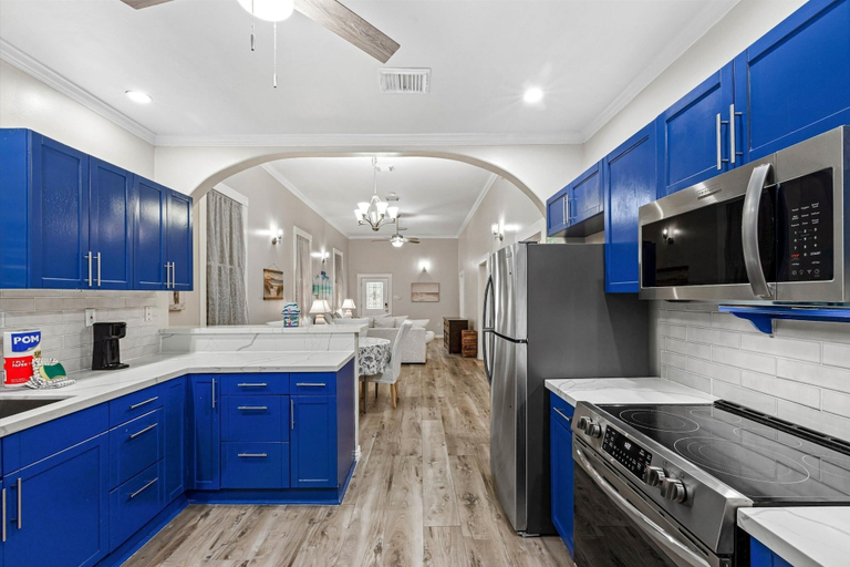 Private kitchen 4, Cottage On Ave O 2 Bedroom Home, Galveston