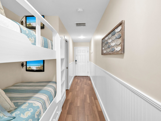 Room 2, Coral Reef Club 32 1 Bedroom Condo, Okaloosa