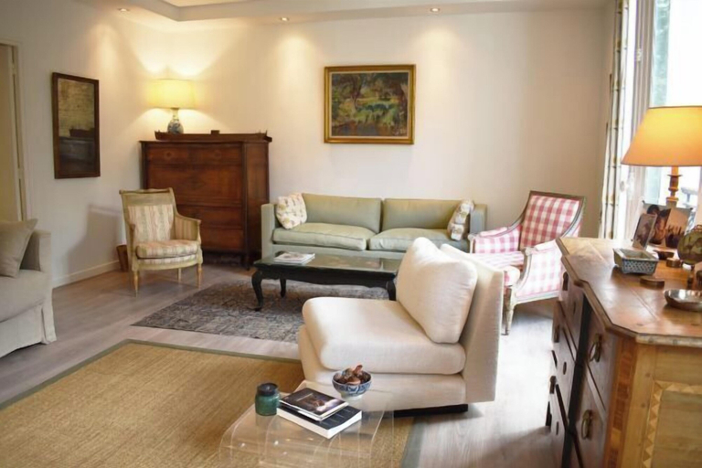 Living area 2, Bright apartment near Jardin du Luxembourg, Paris