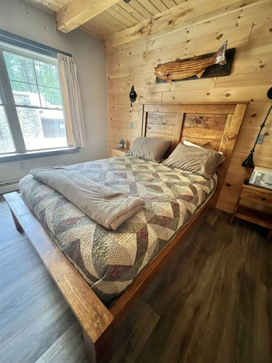 Room 2, Eva's Place Limit 7 4 Bedroom Home by RedAwning, Cumberland