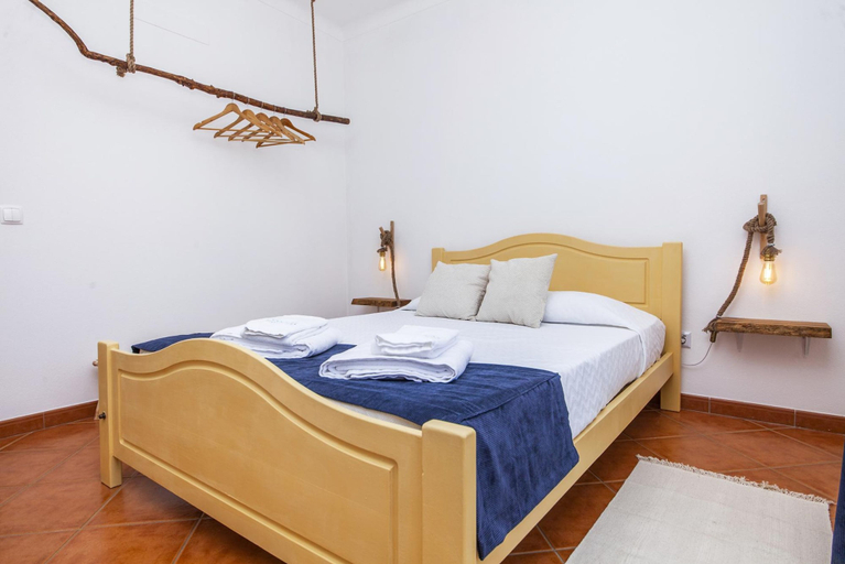 Room 4, A56 - Westway Rossio Holiday Place, Lagos