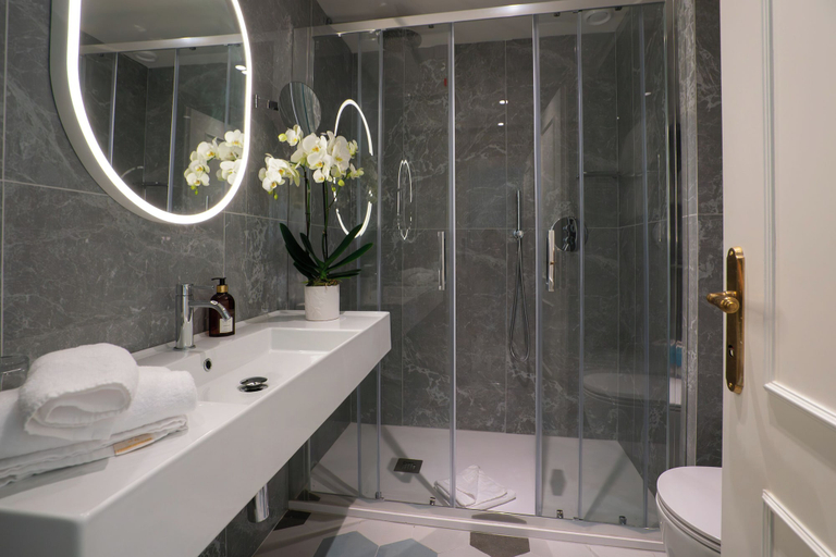 Bathroom 4, Il Malaspina, Florence