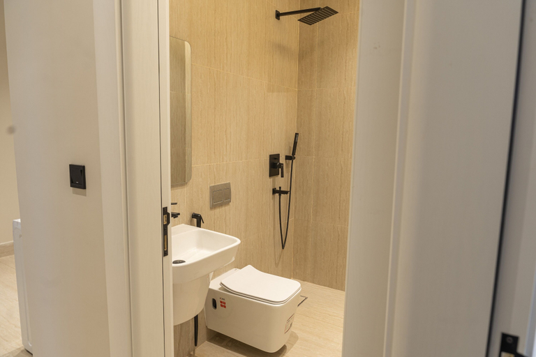 Bathroom 2, Cozy One BR in Almadinah With Upscale Luxury, Al Madinah Al Munawwarah