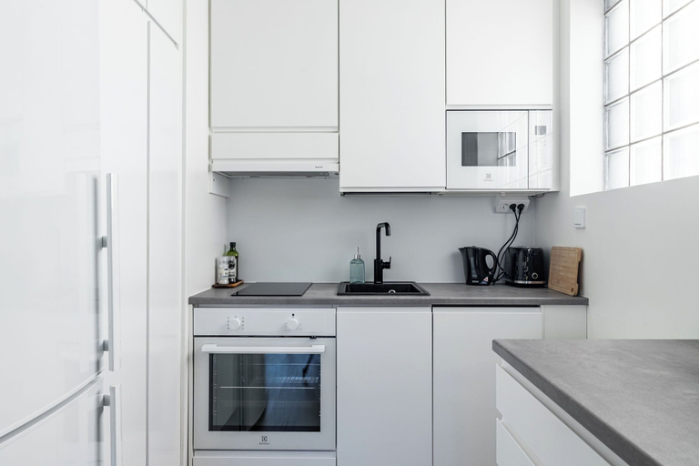 Private kitchen 3, Central 1BR Apartment with Free Parking, Päijänne Tavastia