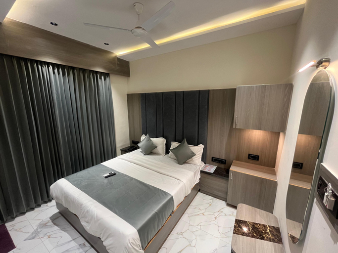 Room 3, Hotel Pulse Town, Ahmadabad