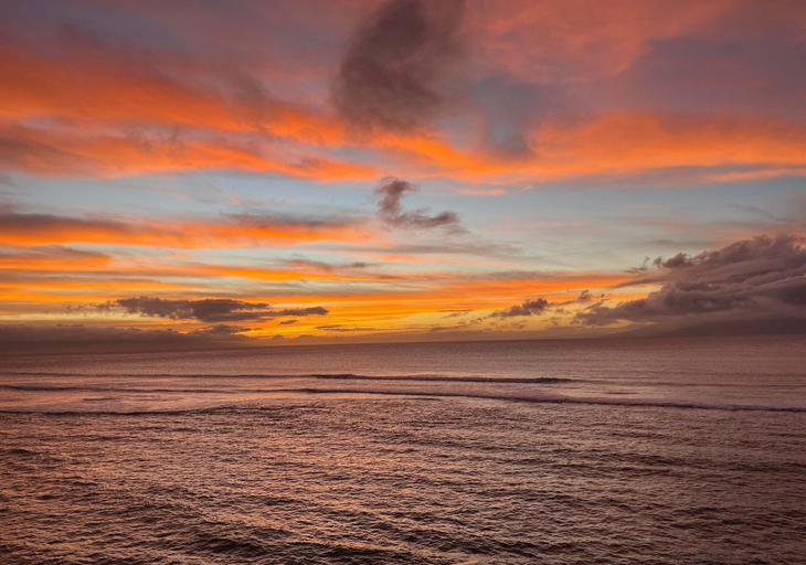 Room 4, Whale Watching Oceanfront Escape Molokai Views Cool Tropical Breezes, Maui