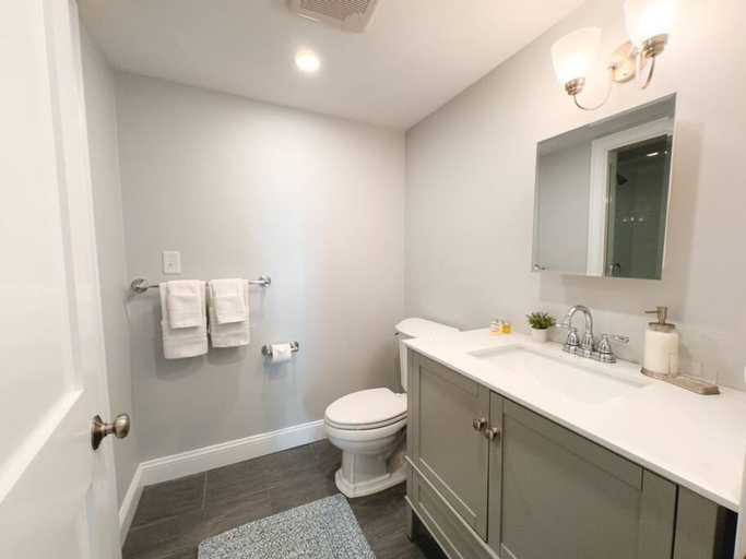 Room 4, Waterfront Hyannis Home Near Ferry, Barnstable
