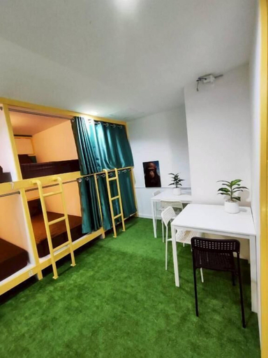 Interior, Banana Bunkhouse Hostel, Pulau Phuket