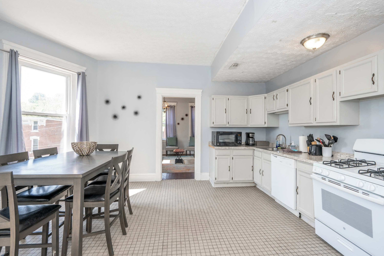 Private kitchen 2, Queen City Suites For 7, Hamilton