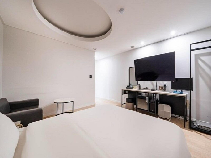 Room 2, Hotel 1ga, Yongin