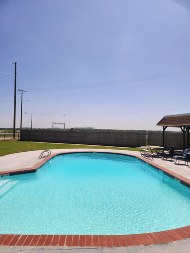 Pool, The Lodge, Wise