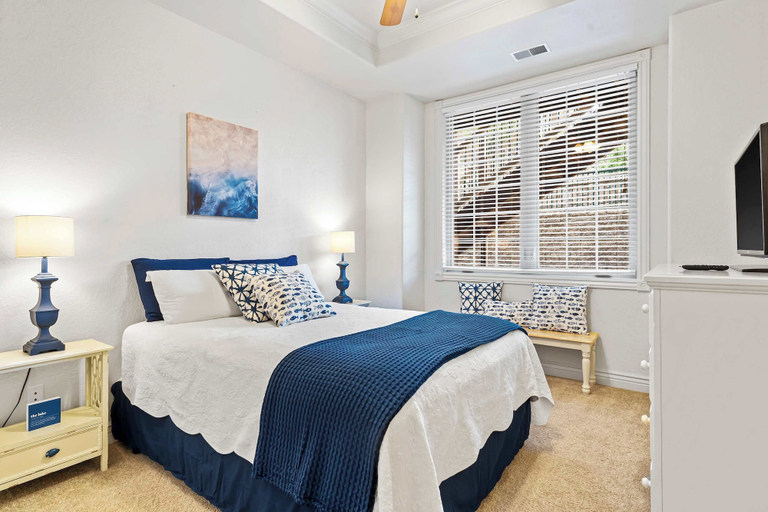 Bedroom 3, Cliffside Lake Retreat - 2 Bdr, Walk to Table Rock, Stone
