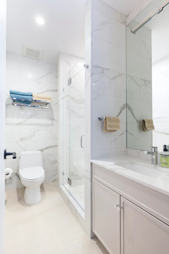 Room 2, Gardenstone by Rovetravel Duplex w Private Patio, New York