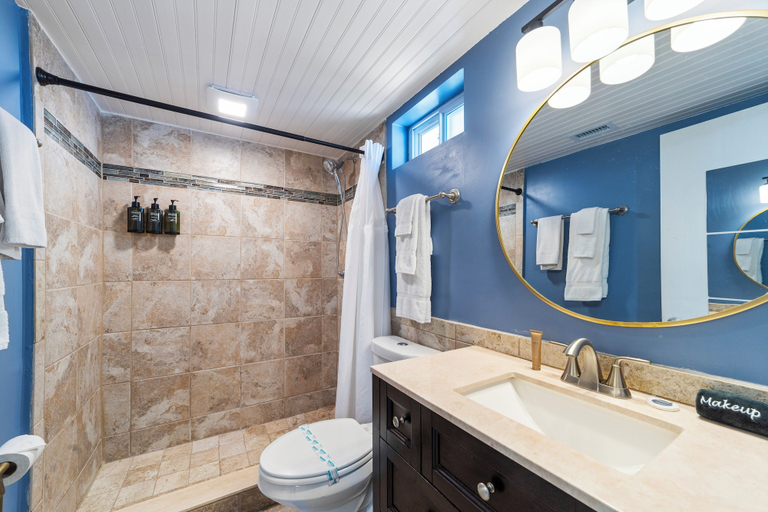 Bathroom 4, Inn at Camachee Harbor by Coolvacay, Saint Johns