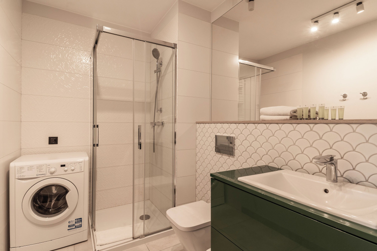Bathroom 3, Waterlane Island Deluxe 4 by GrandApartm, Gdańsk City