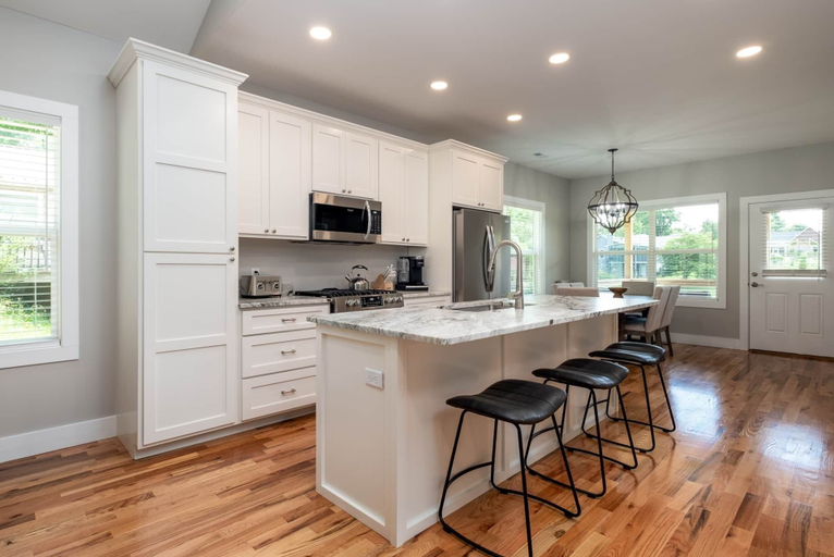Private kitchen, Downtown Brevard Retreat &Cyclists Dream, Transylvania