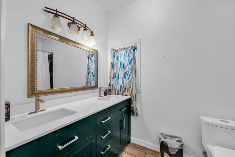 Bathroom 4, Myrtle Chalet, San Bernardino