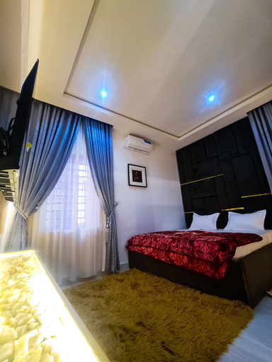 Room 4, Premium One Bedroom Apartment, Wamba