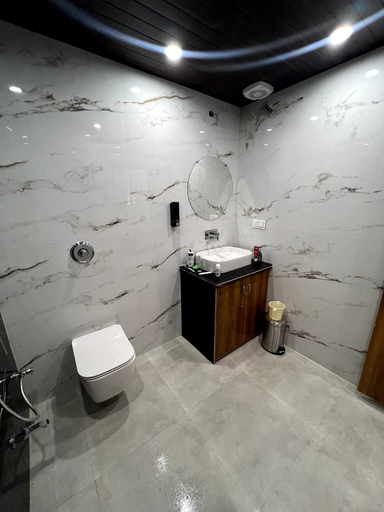 Bathroom 3, Hotel Dream Inn Khajuraho, Chhatarpur