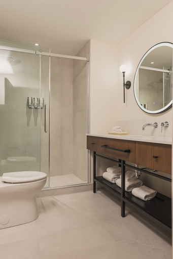 Bathroom 5, Hotel Chateau Laurier Quebec, Communauté-Urbaine-de-Québec