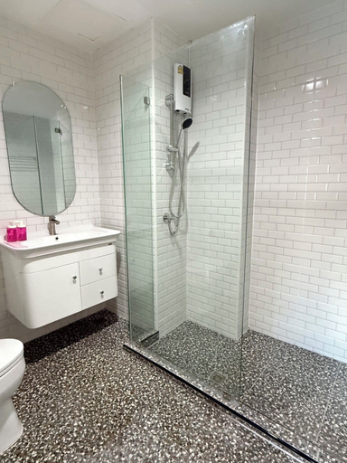 Bathroom 3, Luck Hotel Huai Khwang MRT Ratchada, Huai Kwang